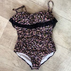 🛍️ Kona Sol swimsuit size M